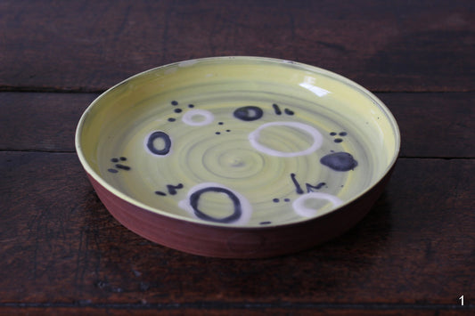 Handmade slipware terracotta plates by Francesca Anfossi (Yellow)