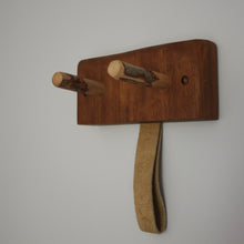 将图片加载到图库查看器，Wooden Coat Hooks by Sam Ayre